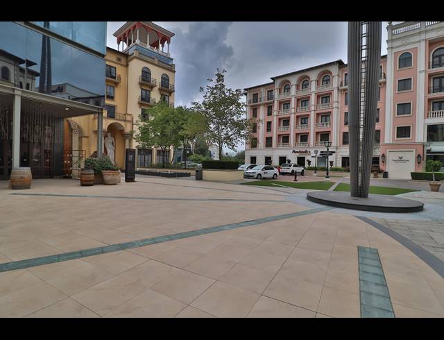 32M² SERVICED OFFICE TO LET IN FOURWAYS